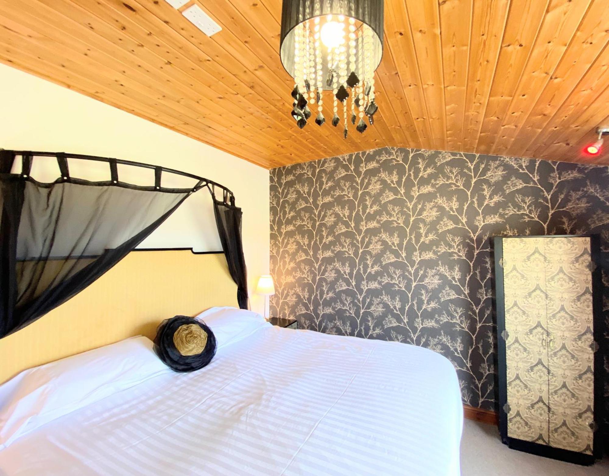 Villa Torridon 12 With Private Hot Tub - Fife - Loch Leven - Lomond Hills Kelty Exterior foto