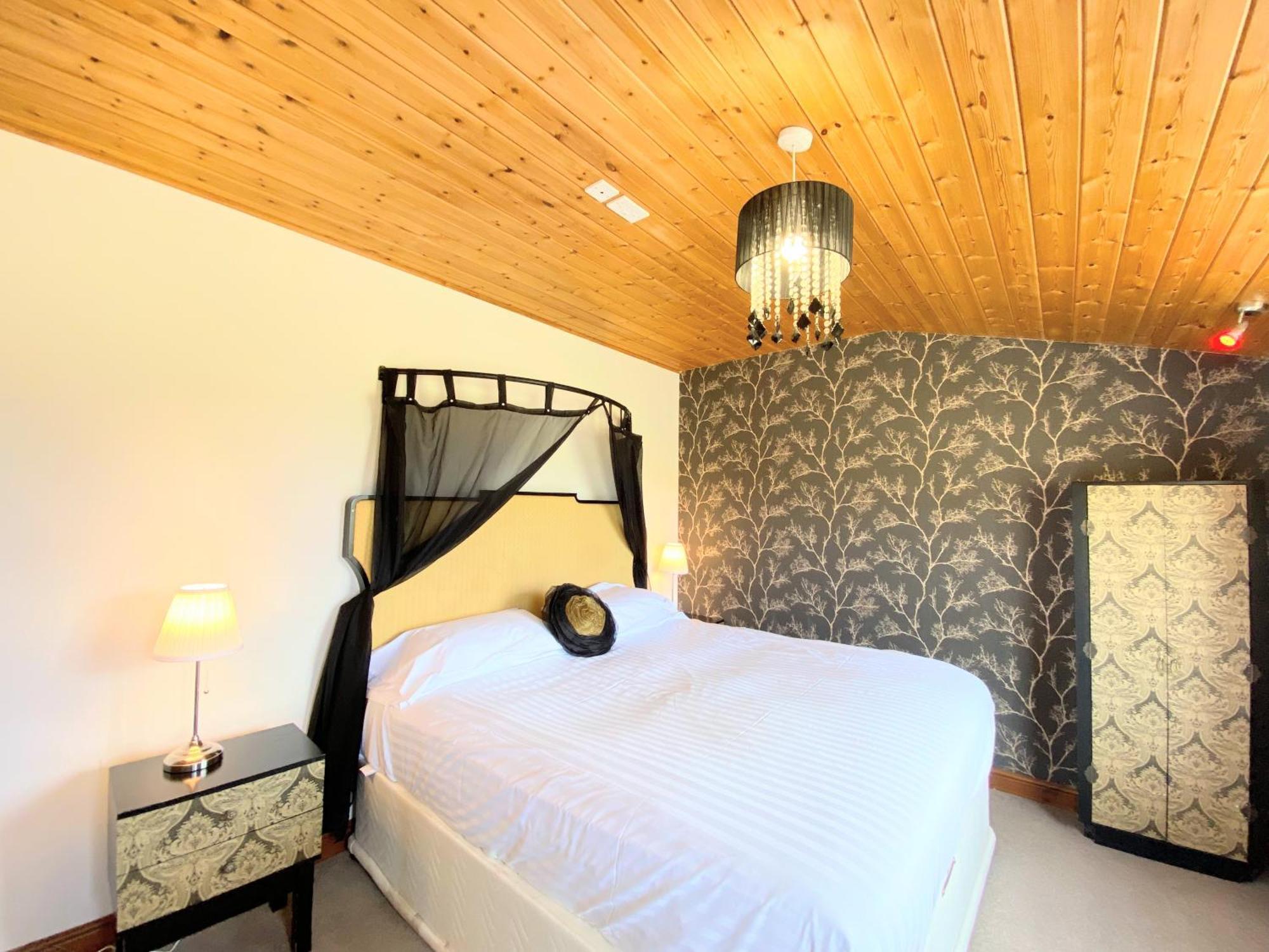 Villa Torridon 12 With Private Hot Tub - Fife - Loch Leven - Lomond Hills Kelty Exterior foto